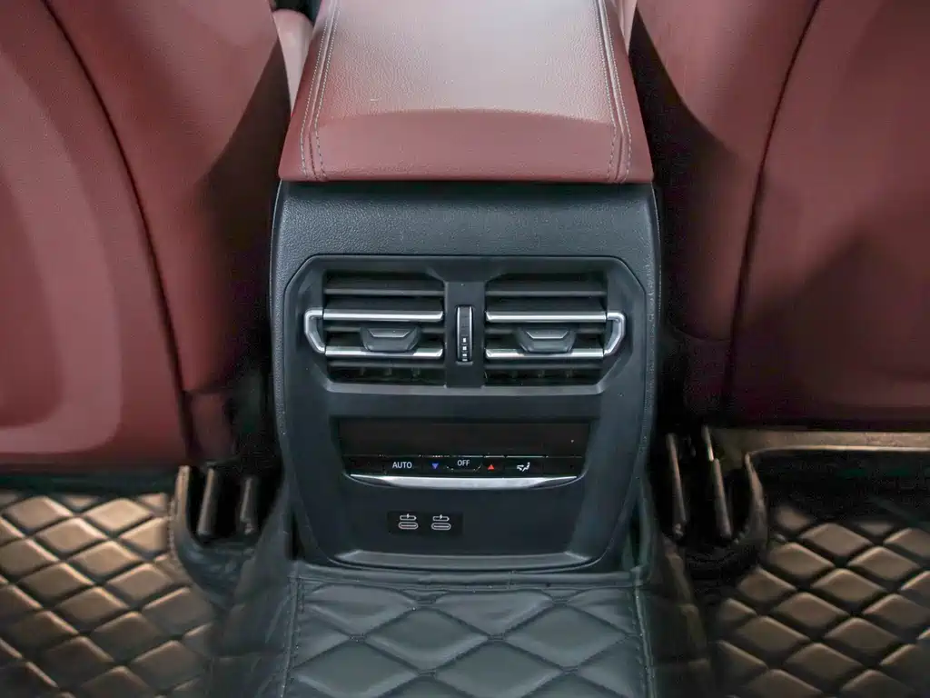 BMW 3 Series 2023 — фото 16