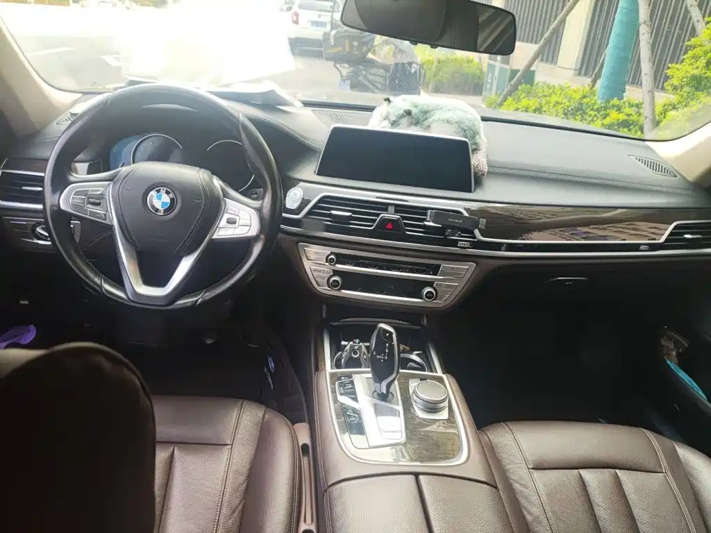 BMW 7 Series 2019 — фото 10