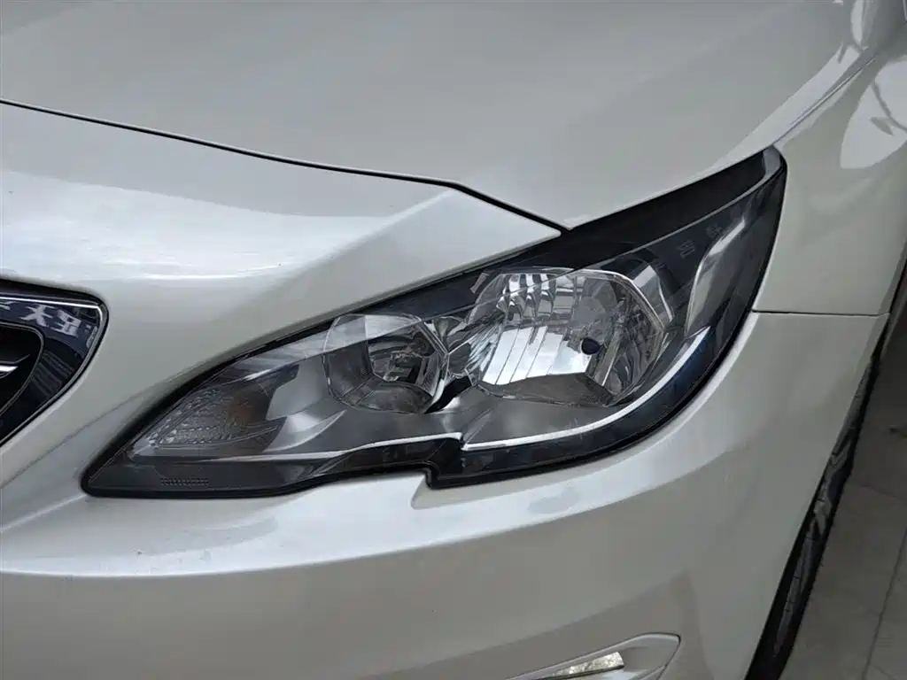 Peugeot 408 2018 — фото 24