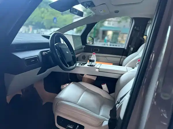 Li Auto MEGA 2025