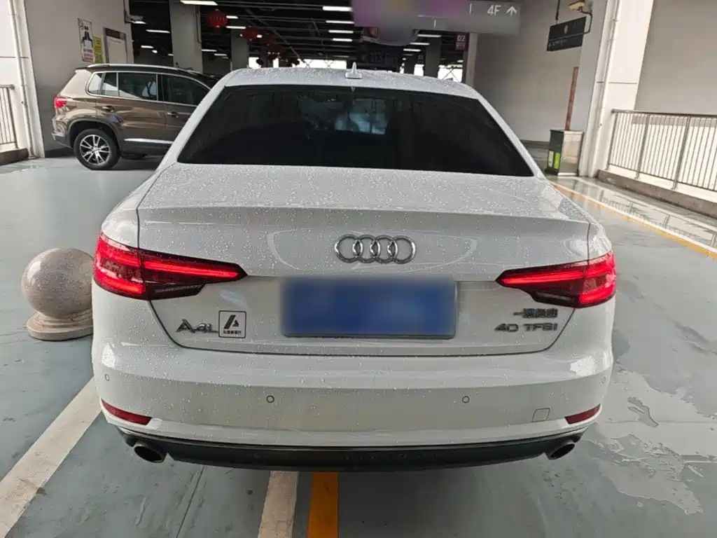 Audi A4L 2018