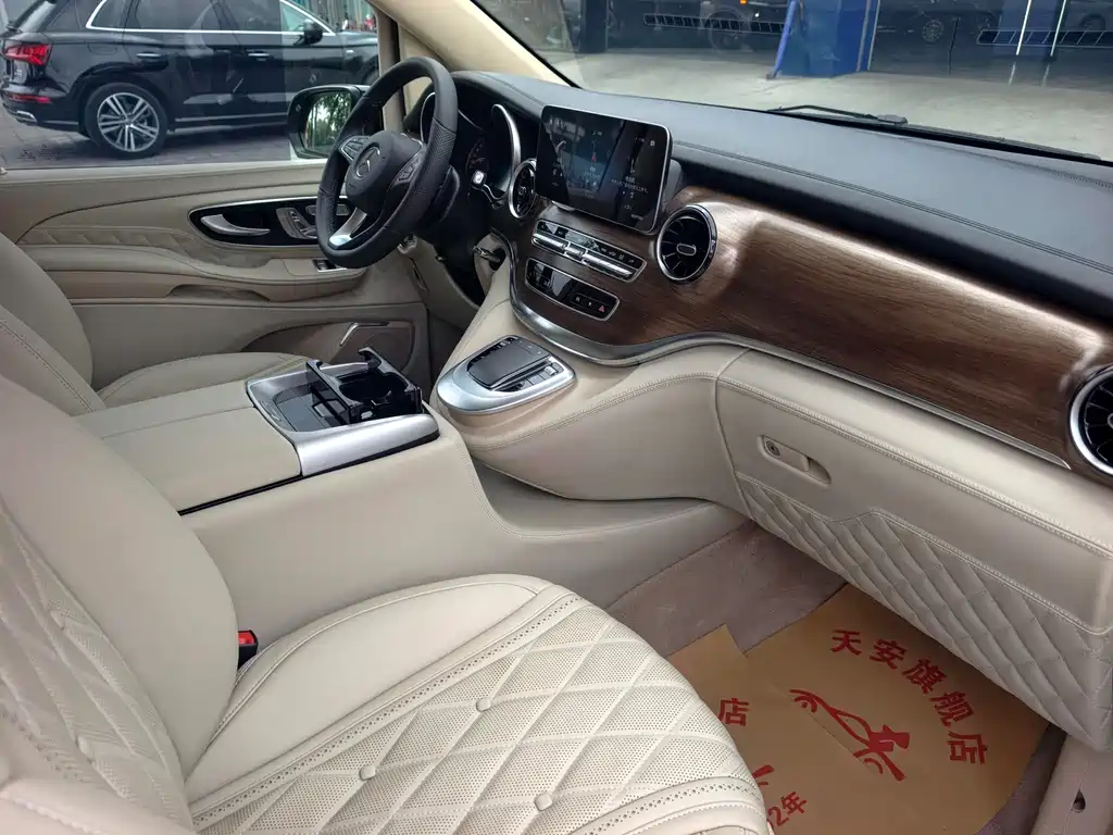 Mercedes-Benz V-Class 2022 — фото 17