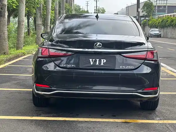 Lexus ES 2022