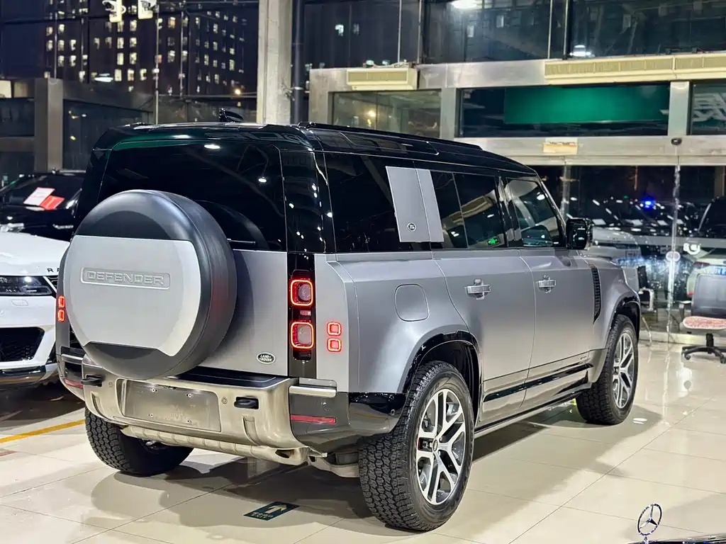 Land Rover Defender 2022 — фото 10