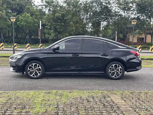 MG MG5 2022