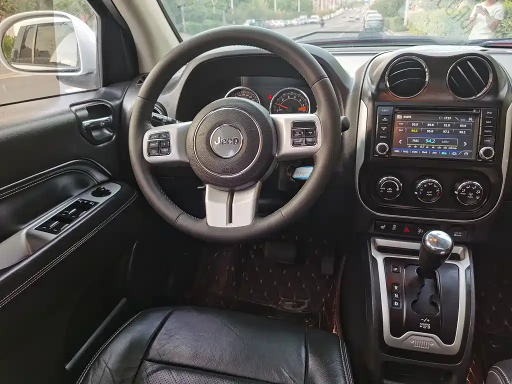 Jeep Compass 2015 — фото 7