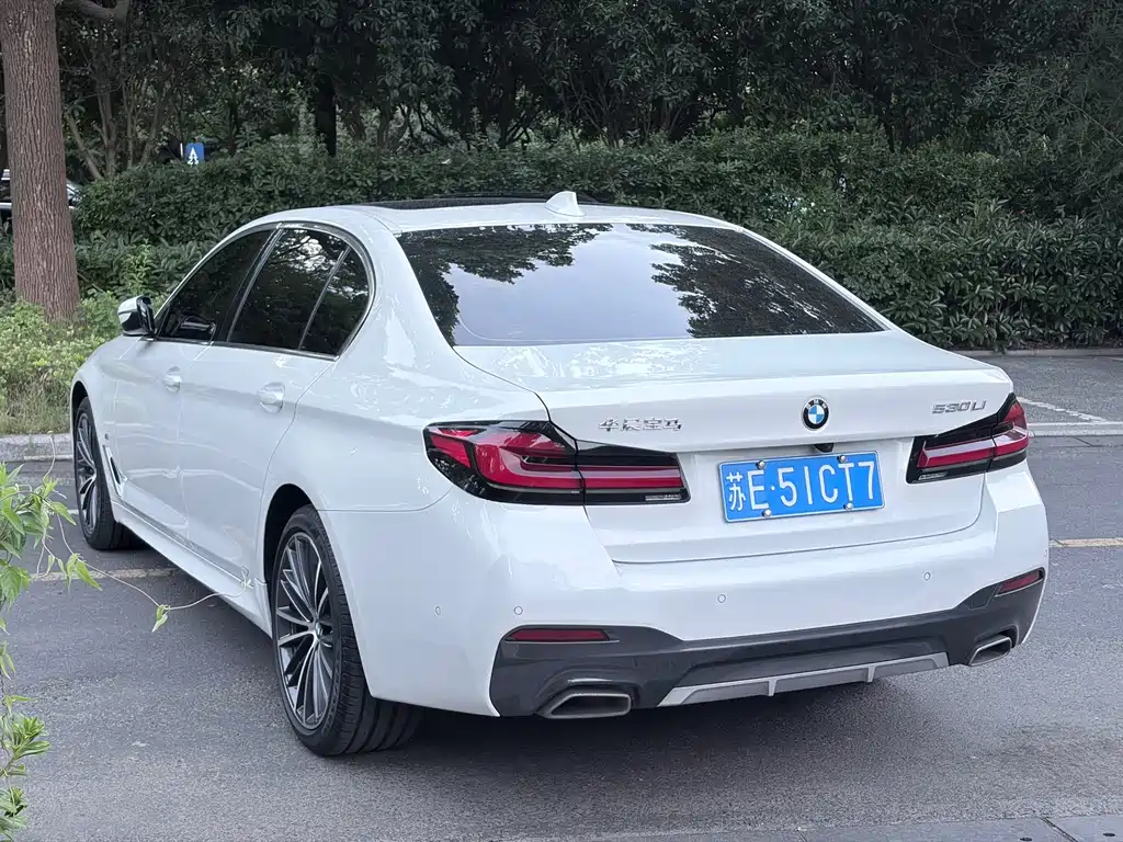 BMW 5 Series 2023 — фото 16