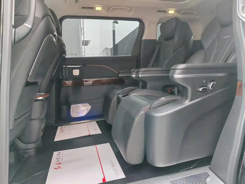 Hongqi HQ9 2023