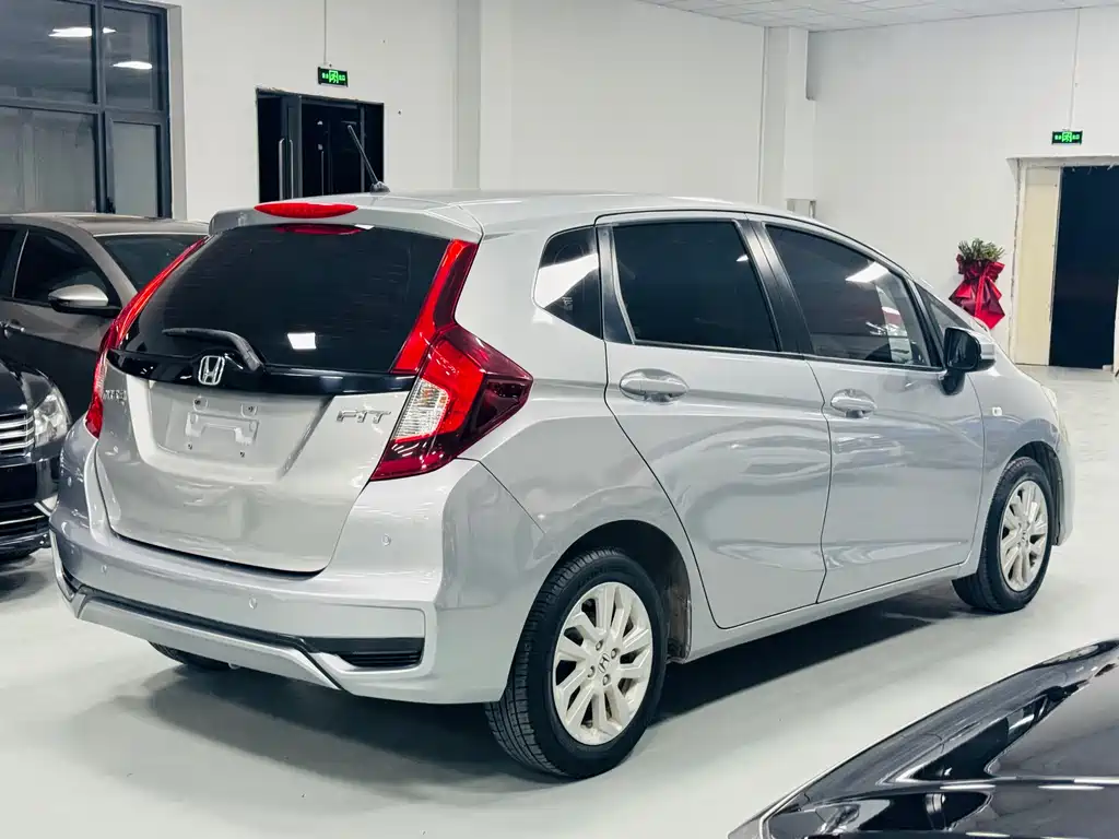 Honda Fit 2018 — фото 9