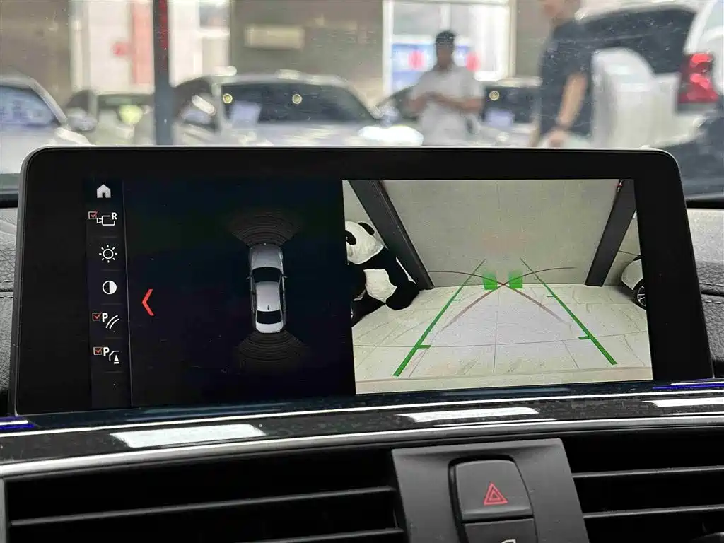 BMW 3 Series 2019 — фото 13