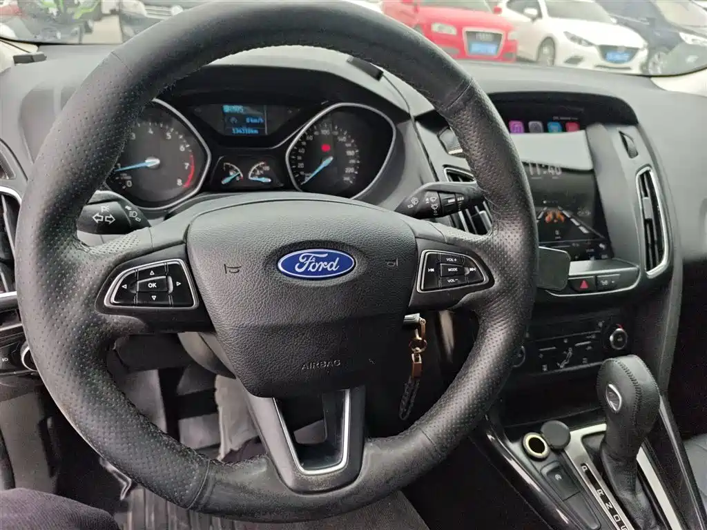 Ford Focus 2017 — фото 10