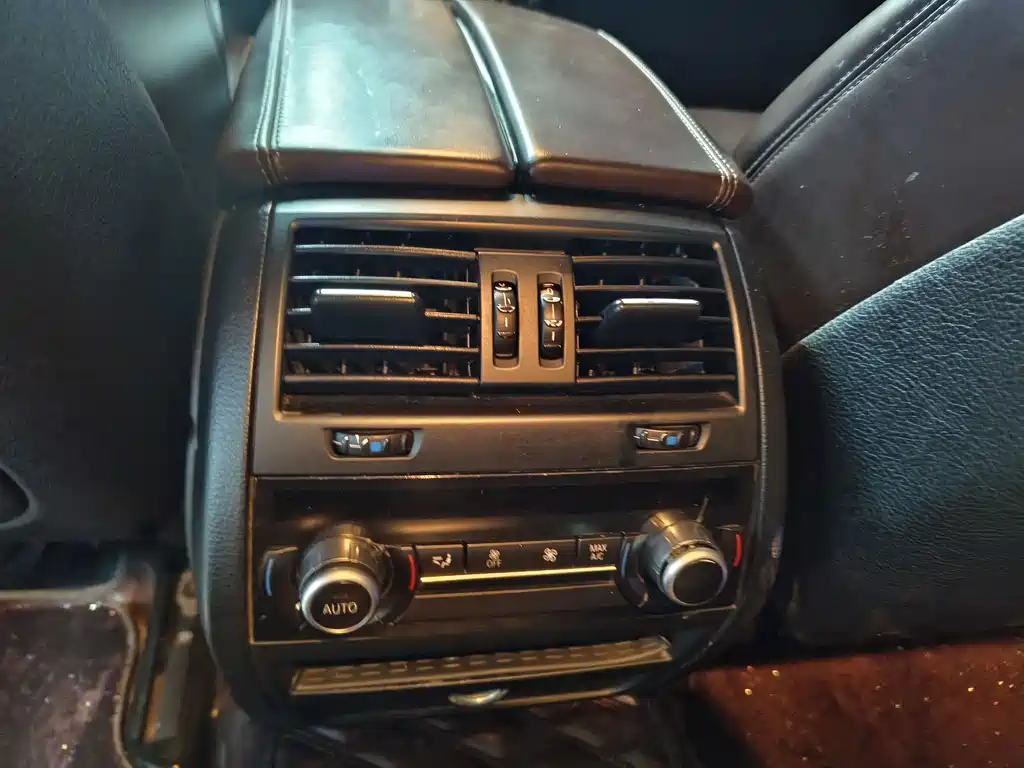 BMW 5 Series 2015 — фото 9