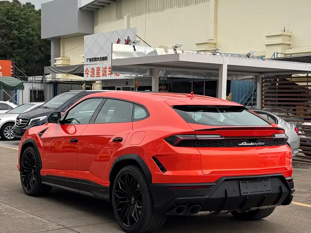 Lamborghini Urus SE 2026 — фото 10