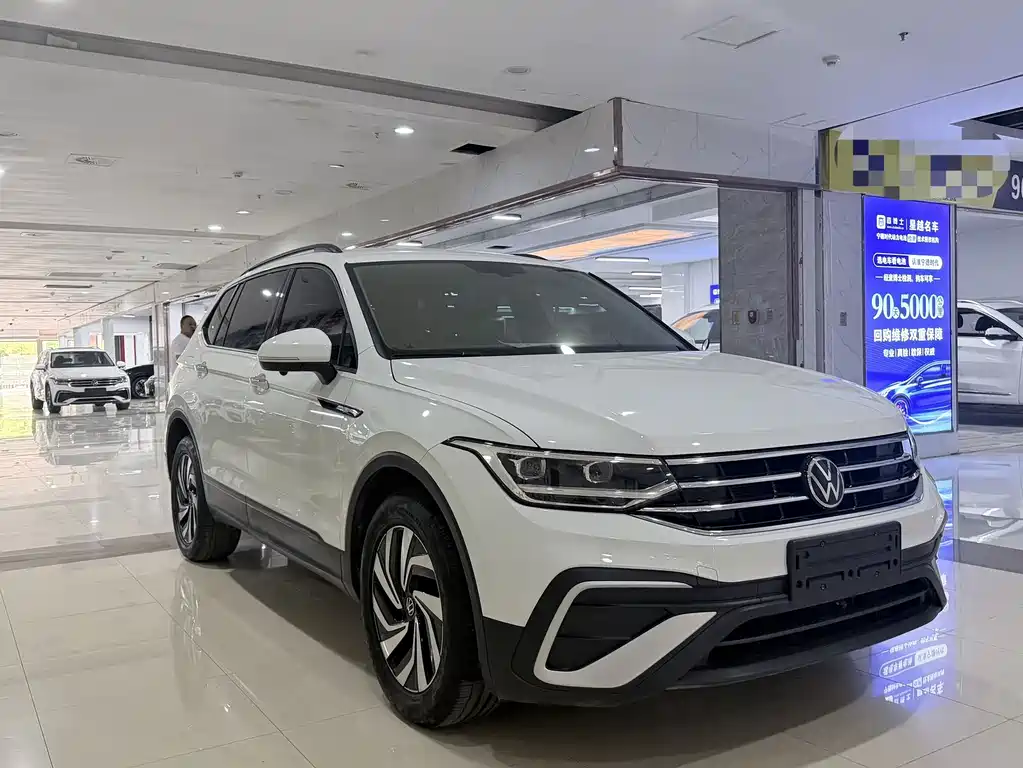 Volkswagen Tiguan L 2023 — фото 3