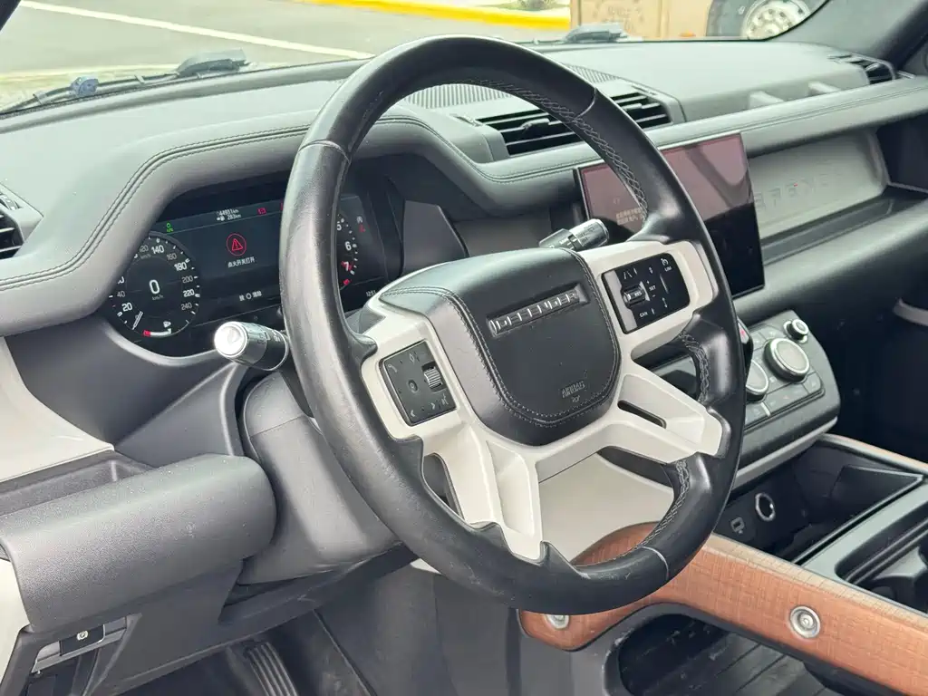 Land Rover Defender 2022 — фото 12