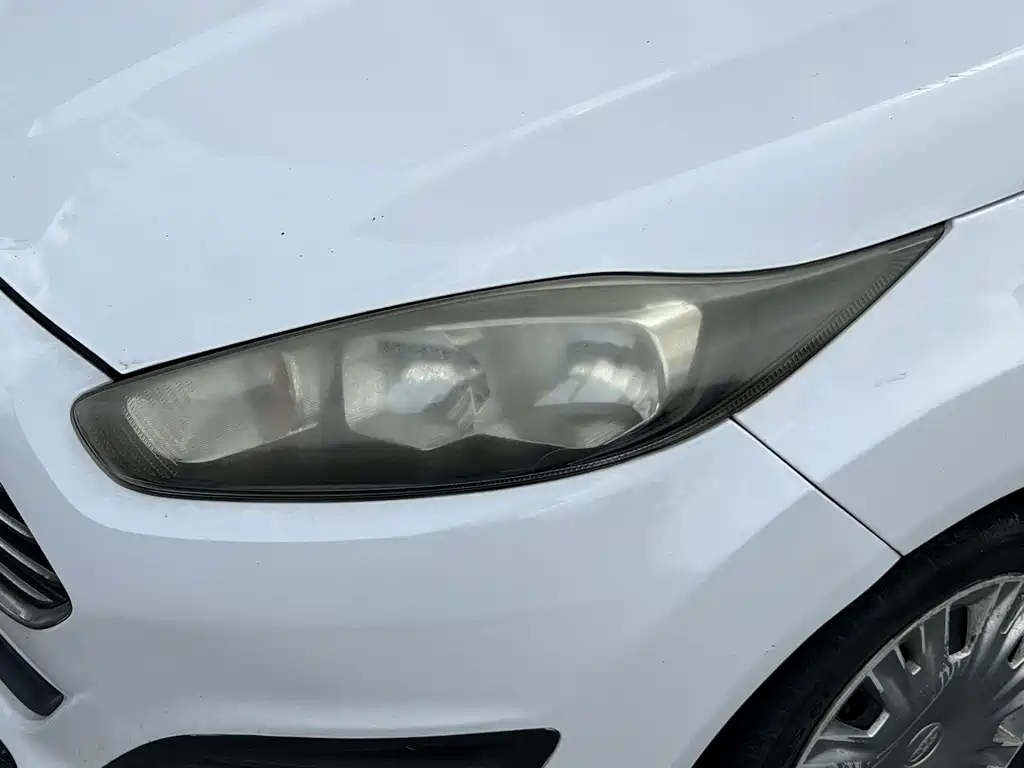 Ford Fiesta 2014 — фото 15