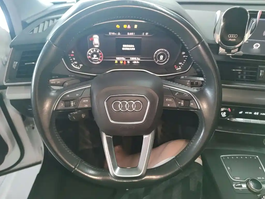 Audi Q5L 2019 — фото 11