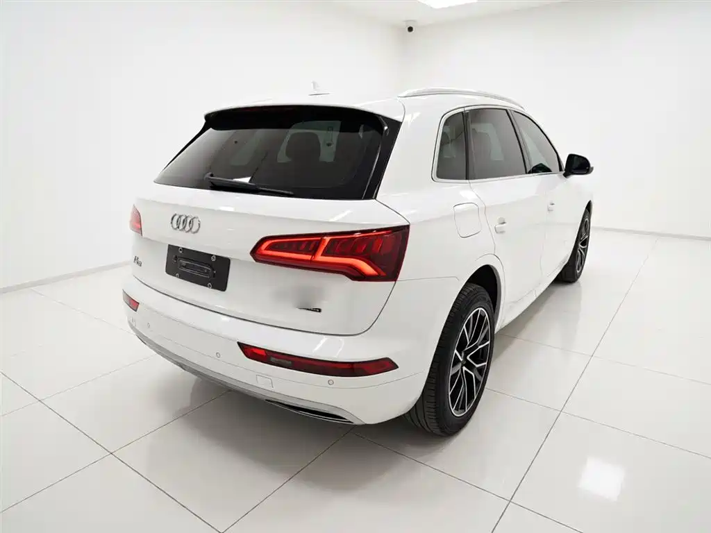 Audi Q5L 2019 — фото 7