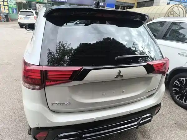 Mitsubishi Outlander 2023