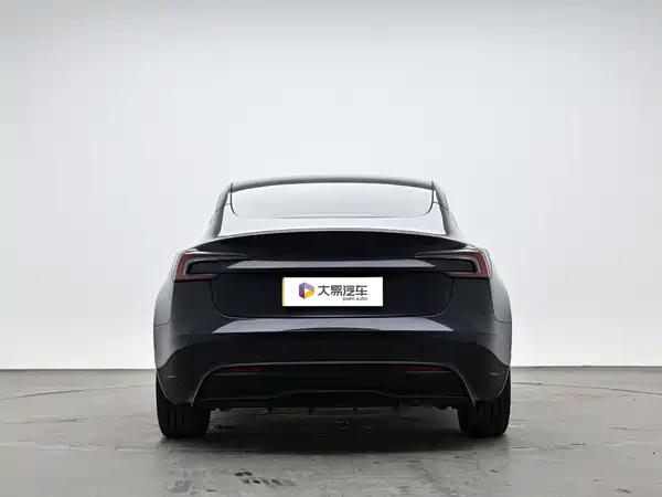 Tesla Model 3 2024