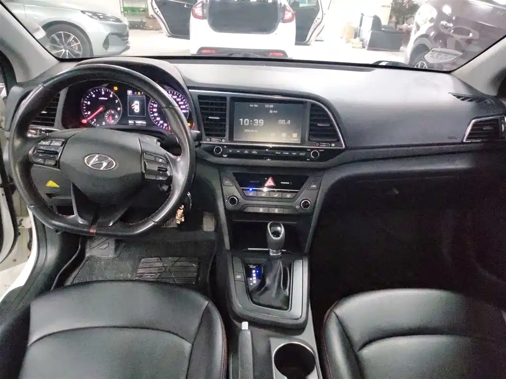 Hyundai Elantra 2018 — фото 6