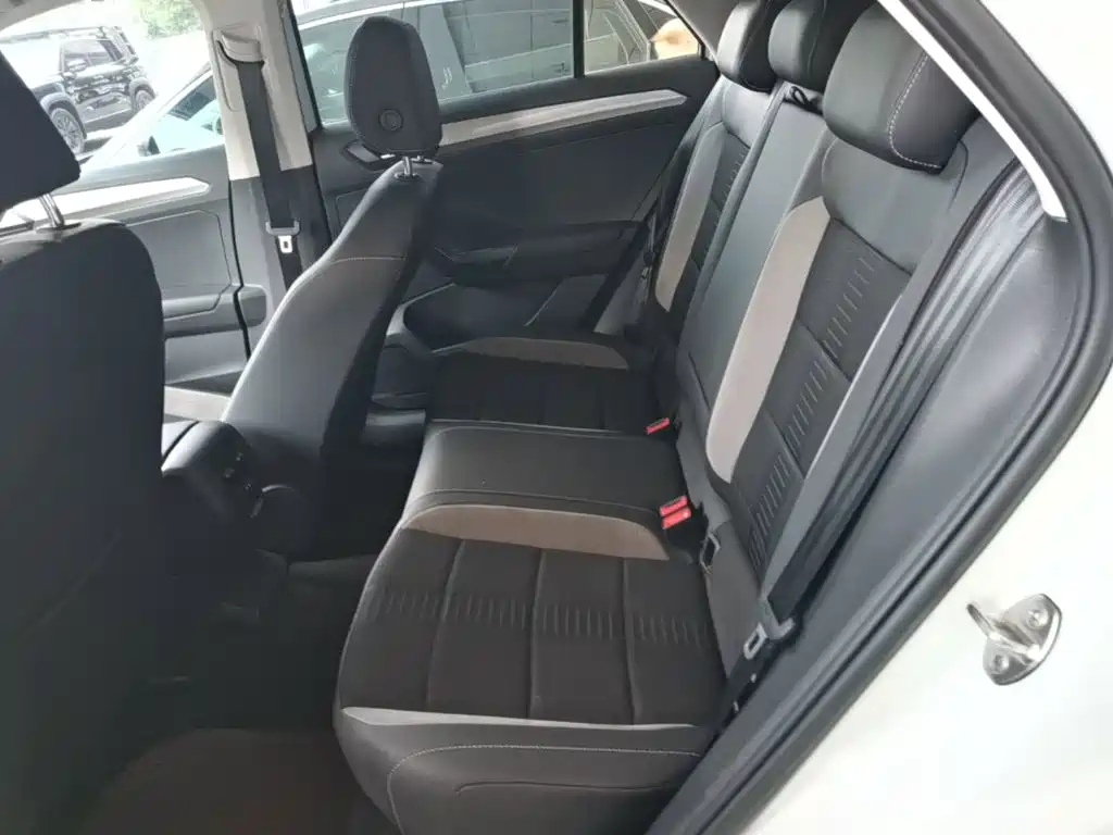 Volkswagen T-Roc 2023 — фото 17