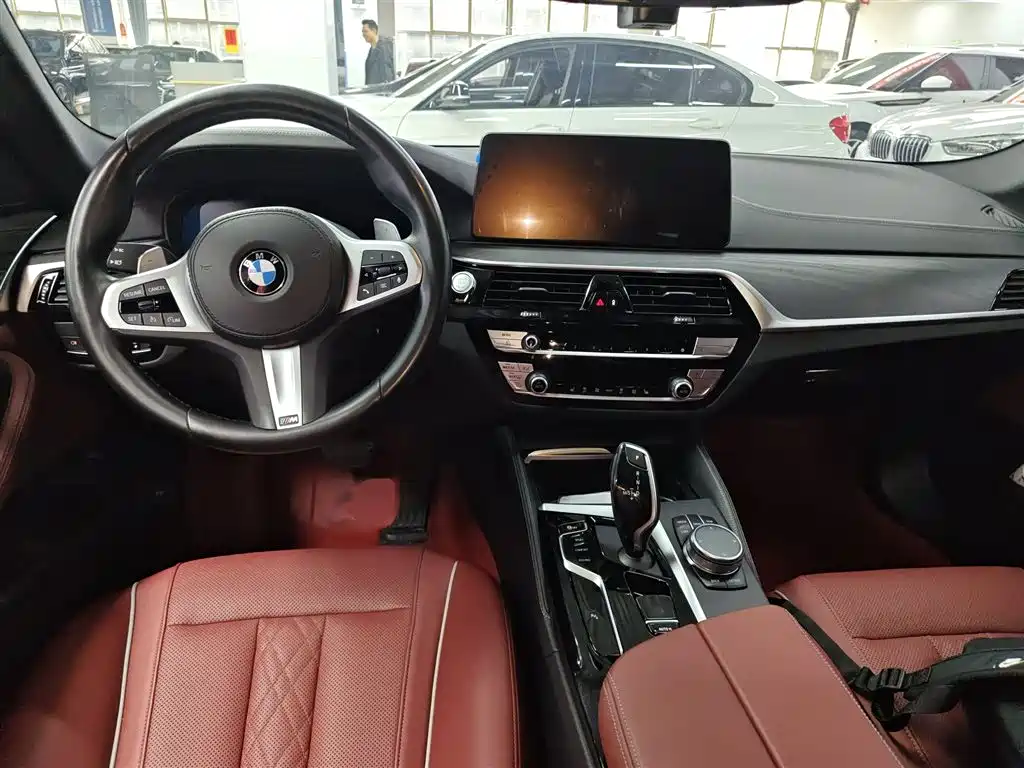 BMW 5 Series 2022 — фото 10