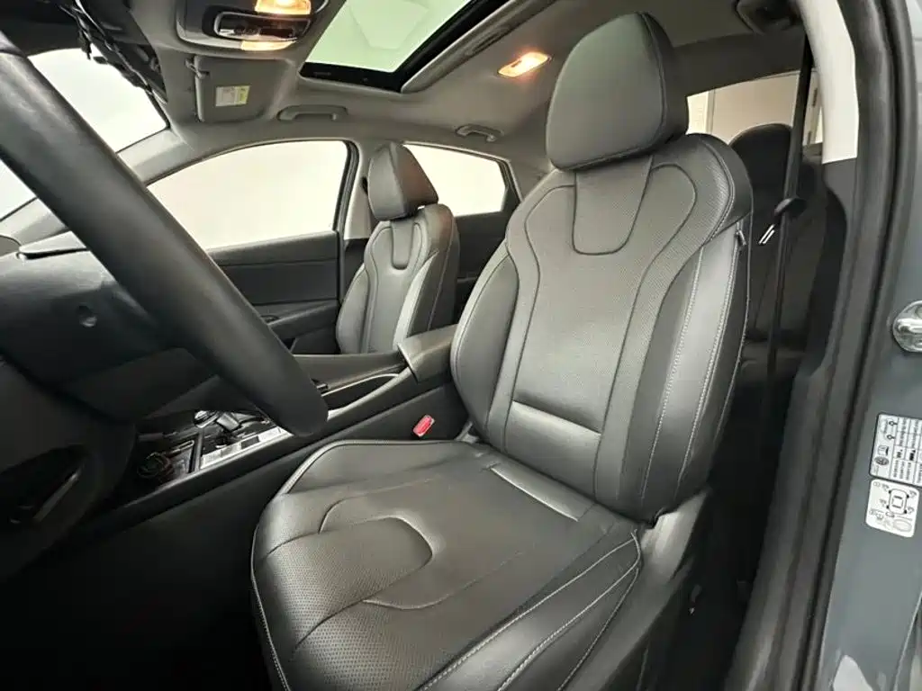 Hyundai Elantra 2023 — фото 14