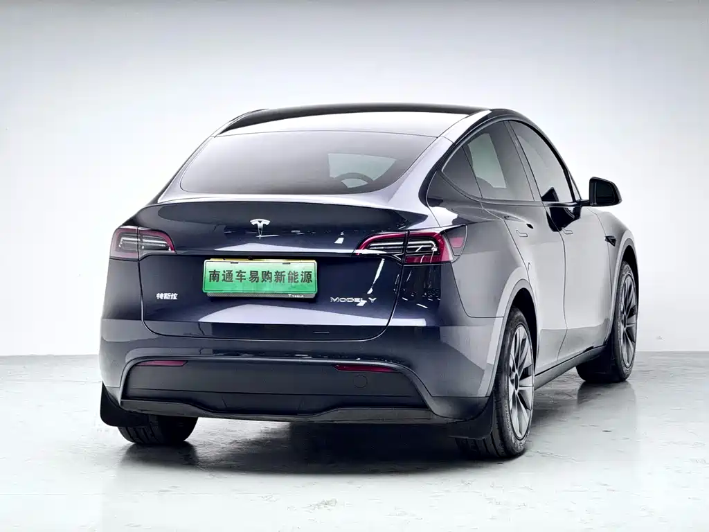 Tesla Model Y 2025 — фото 6