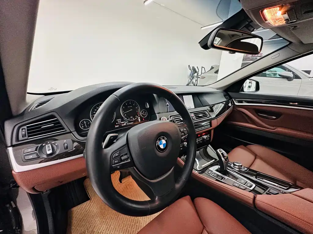 BMW 5 Series 2012 — фото 13