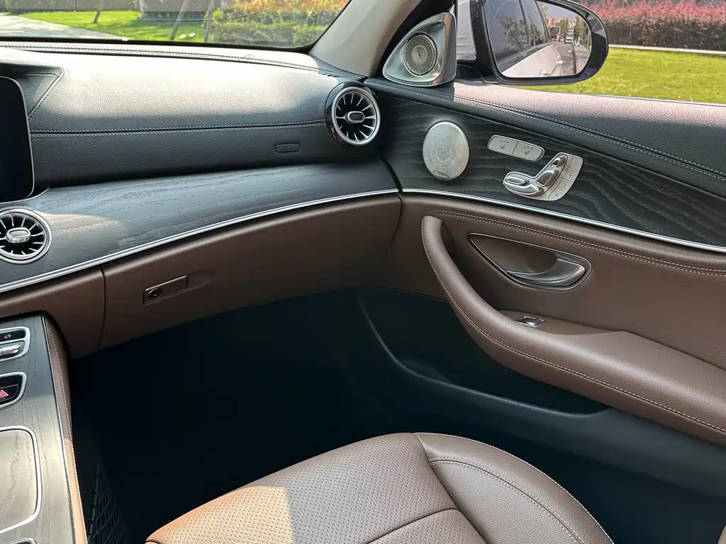 Mercedes-Benz E-Class 2020 — фото 13