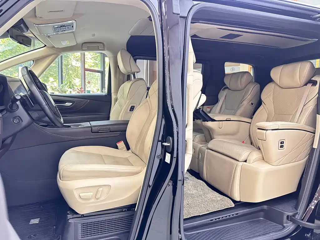 Toyota Alphard 2024 — фото 9
