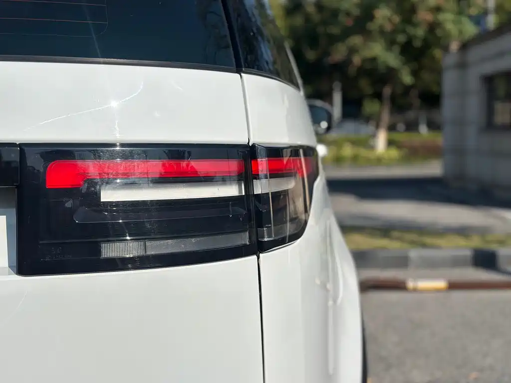 Land Rover Discovery 2019 — фото 9