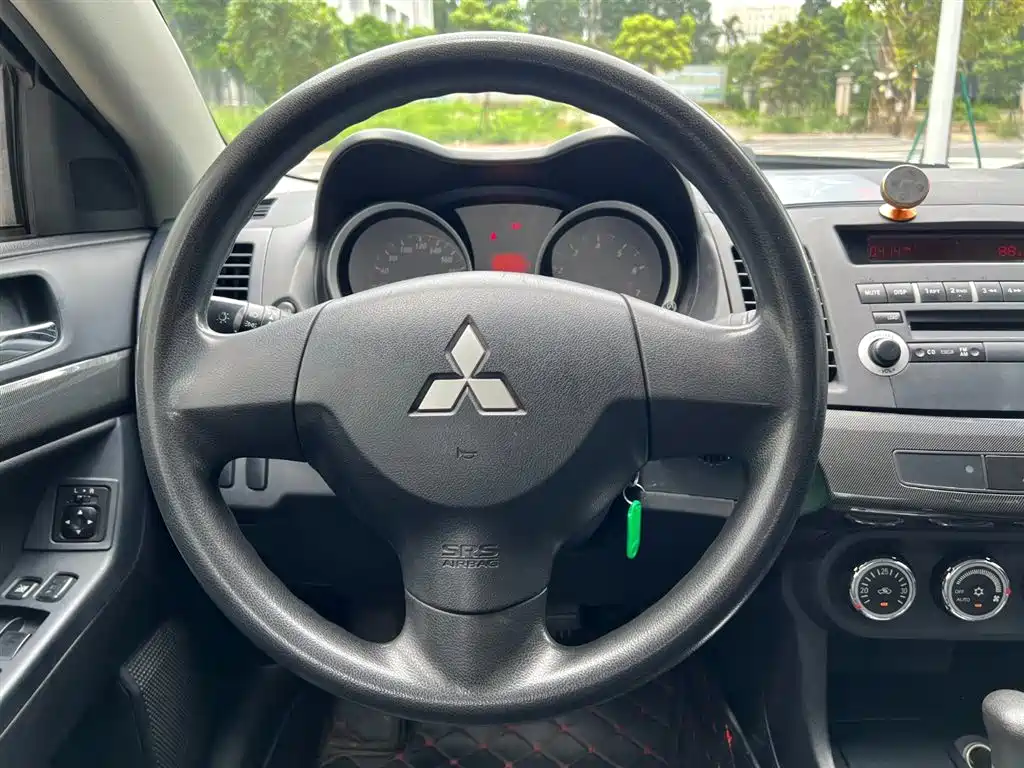 Mitsubishi Lancer EX 2012