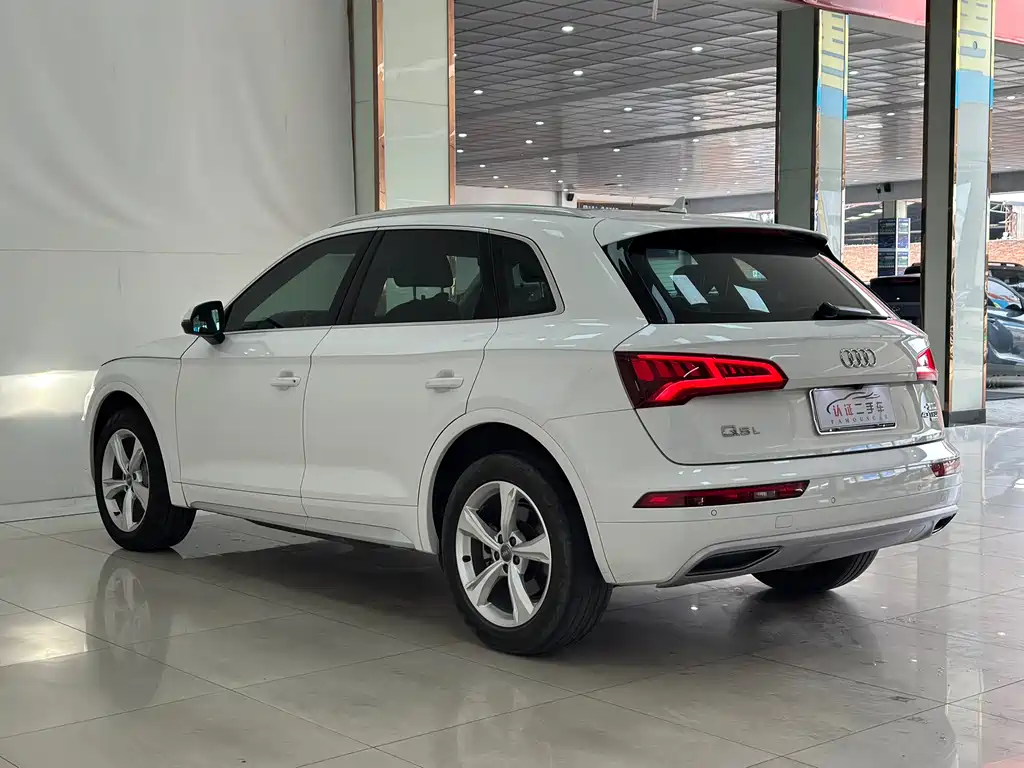 Audi Q5L 2021 — фото 17
