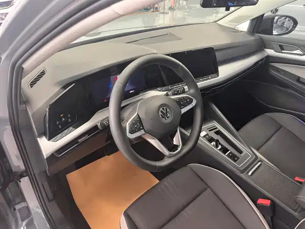 Volkswagen Golf 2022