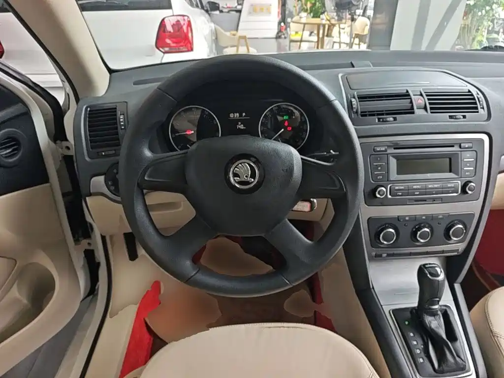 Skoda Octavia 2014 — фото 11