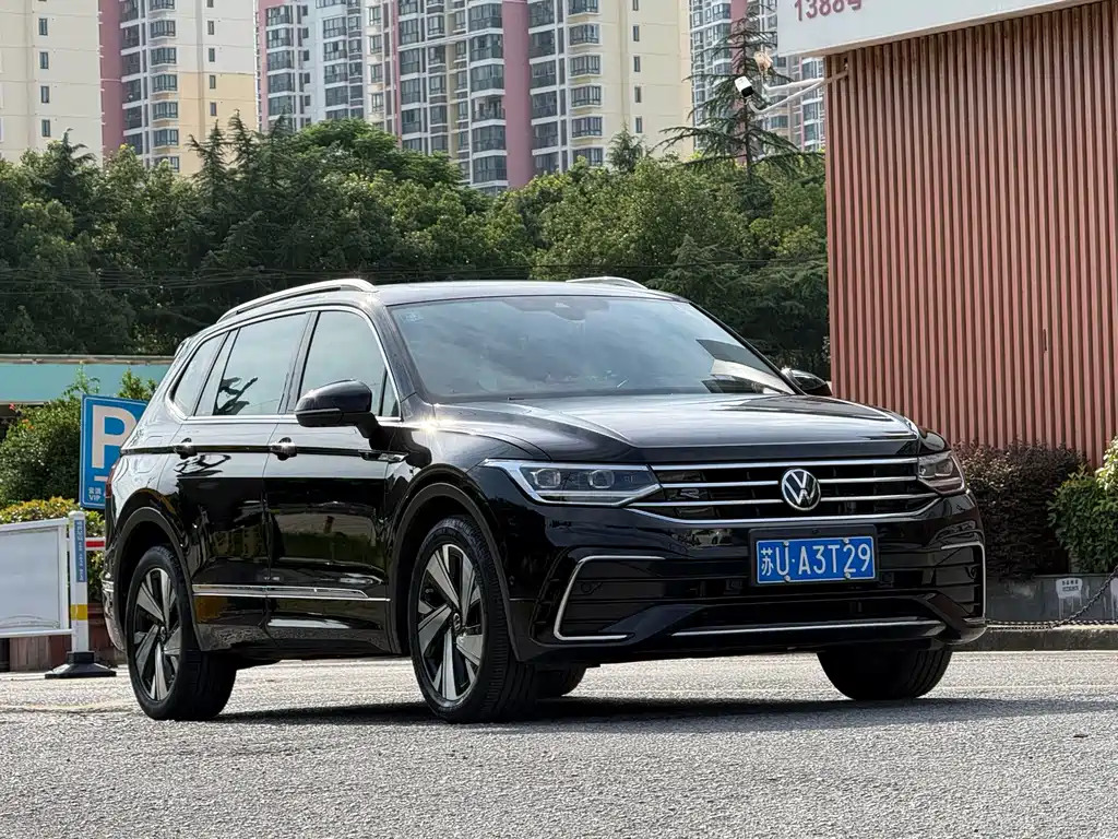 Volkswagen Tiguan L 2023 — фото 12