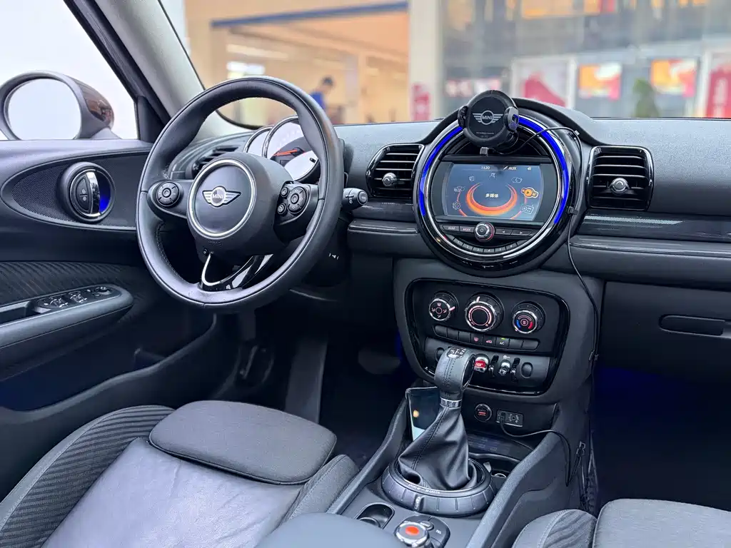 MINI Clubman 2017 — фото 16