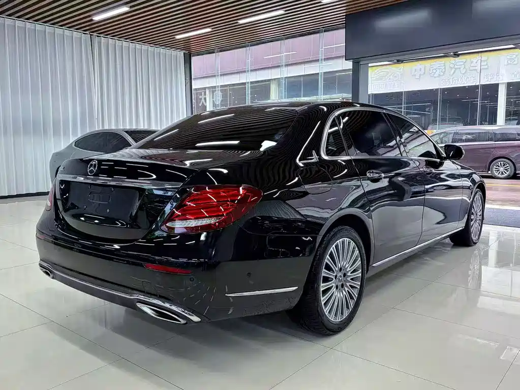Mercedes-Benz E-Class 2019 — фото 11