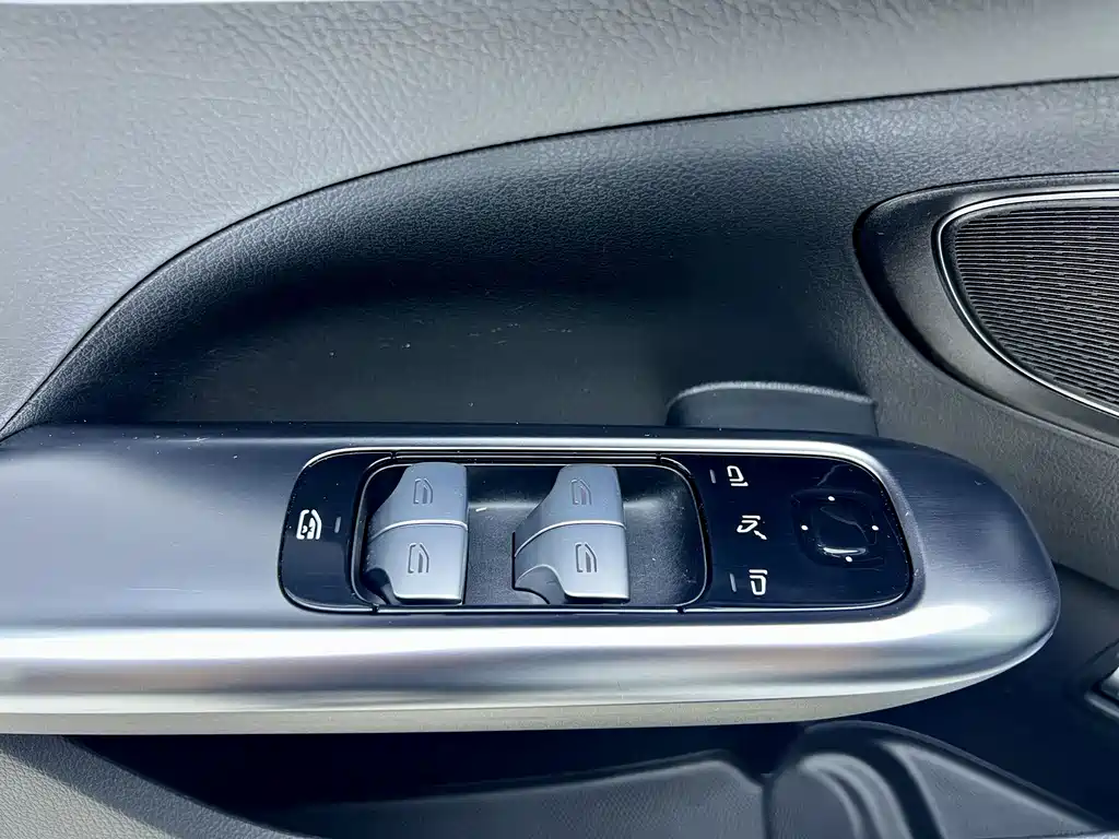 Mercedes-Benz C-Class 2022 — фото 21
