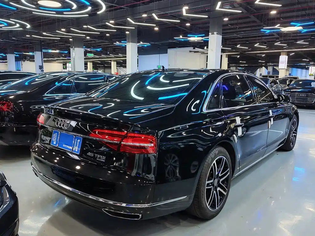 Audi A8 2017 — фото 22