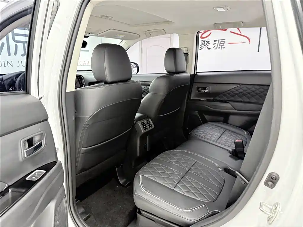 Mitsubishi Outlander 2020 — фото 9