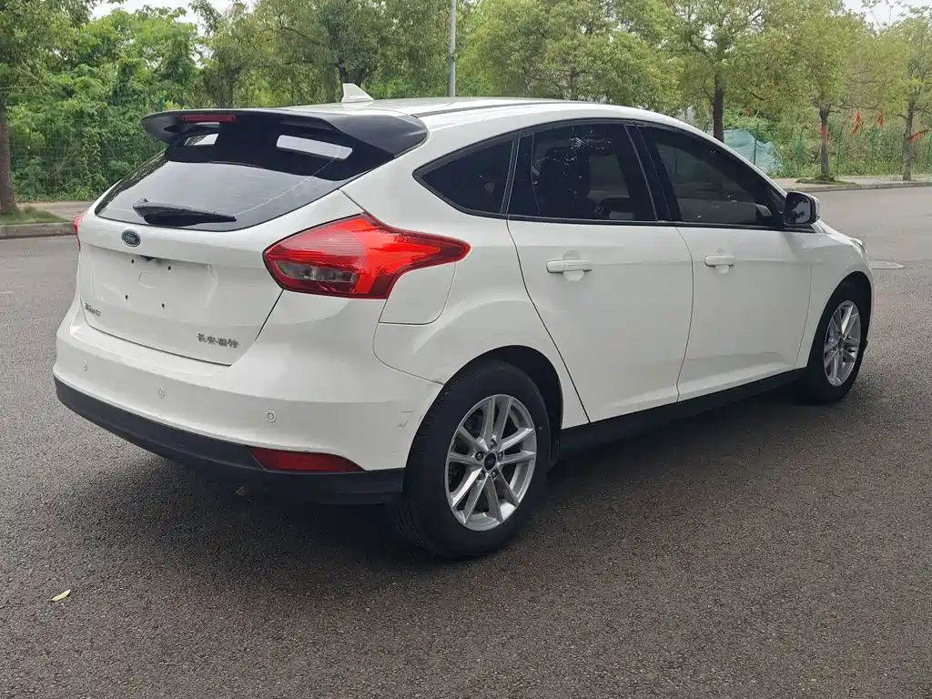 Ford Focus 2019 — фото 12