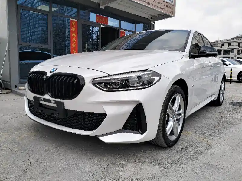 BMW 1 Series 2023 — фото 1