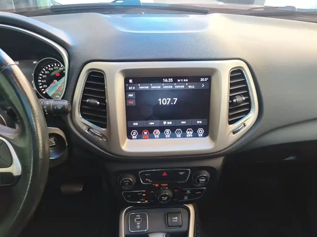 Jeep Compass 2019 — фото 13