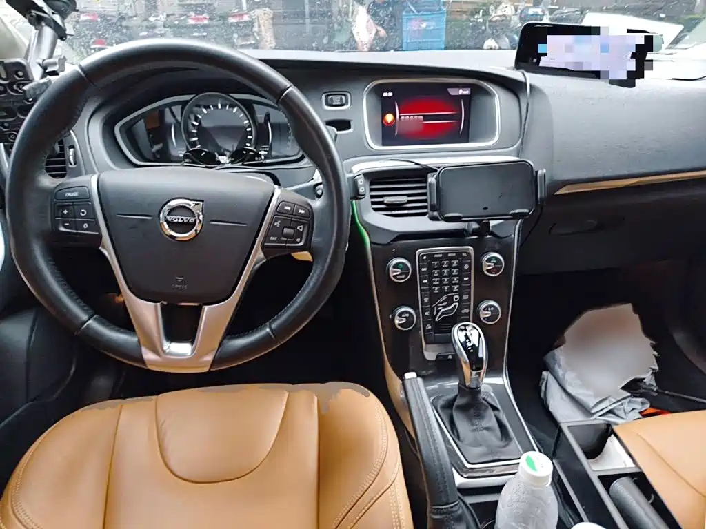 Volvo V40 2019 — фото 13