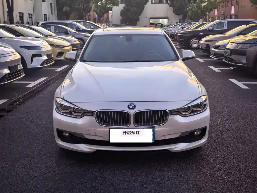 BMW 3 Series 2018 — фото 1