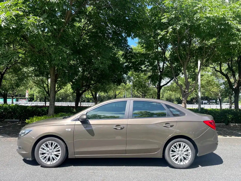 Buick Excelle 2017 — фото 10