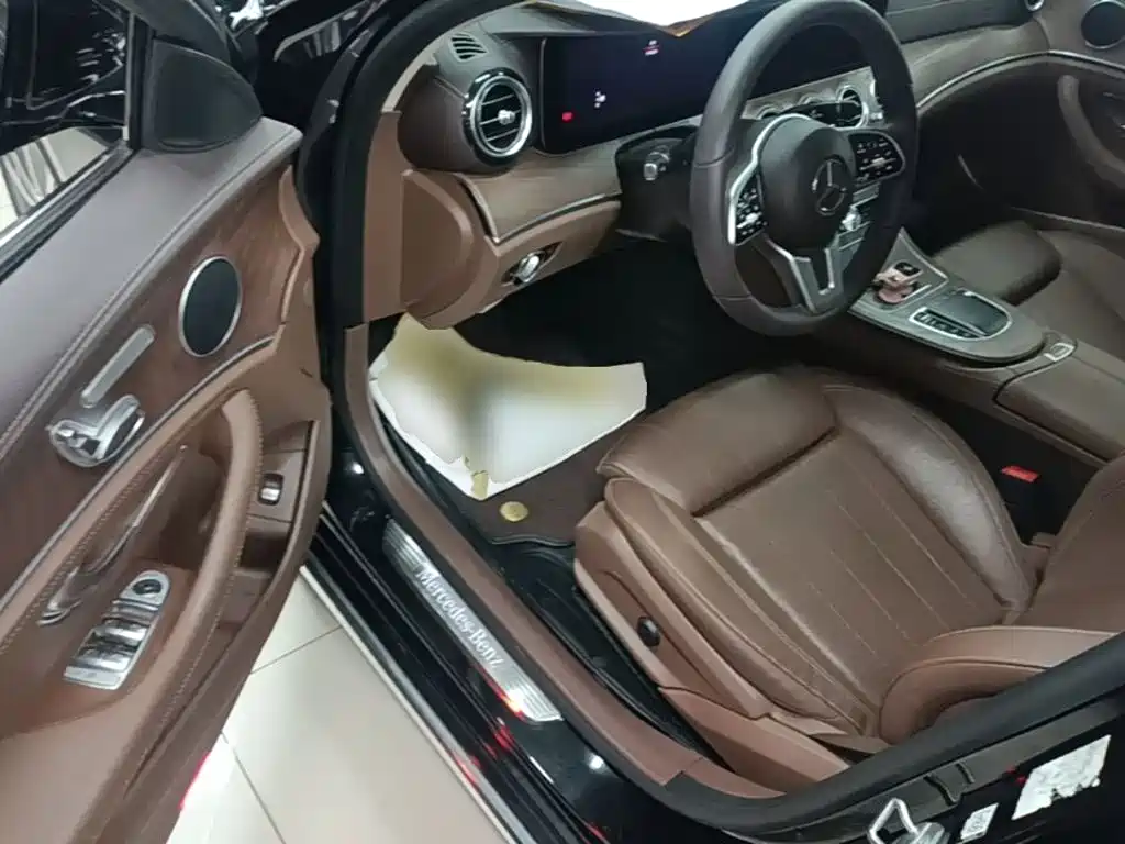 Mercedes-Benz E-Class 2020 — фото 16
